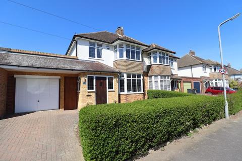 9 Greenways, Luton, LU2 8BL