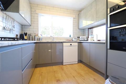 9 Greenways, Luton, LU2 8BL