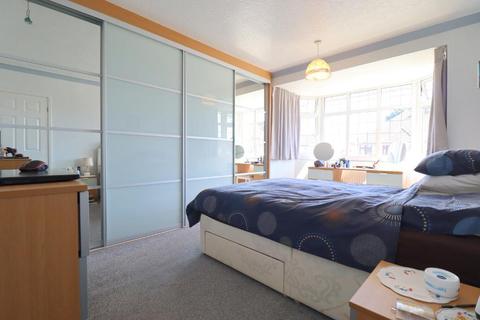 9 Greenways, Luton, LU2 8BL