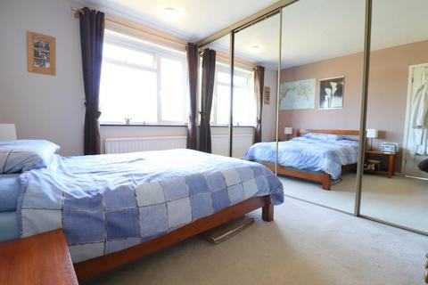 9 Greenways, Luton, LU2 8BL