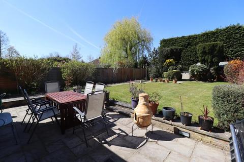 9 Greenways, Luton, LU2 8BL