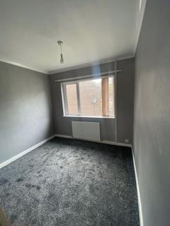 2 bedroom flat to rent, George Avenue, Huddersfield