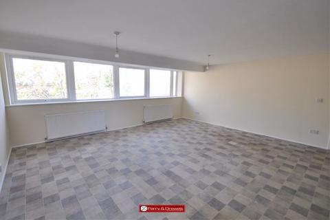 2 bedroom flat to rent, Kings Avenue, New Malden