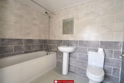 2 bedroom flat to rent, Kings Avenue, New Malden