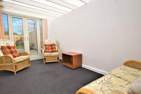 68 Ewins Close, Ash, Aldershot, GU12 6SB