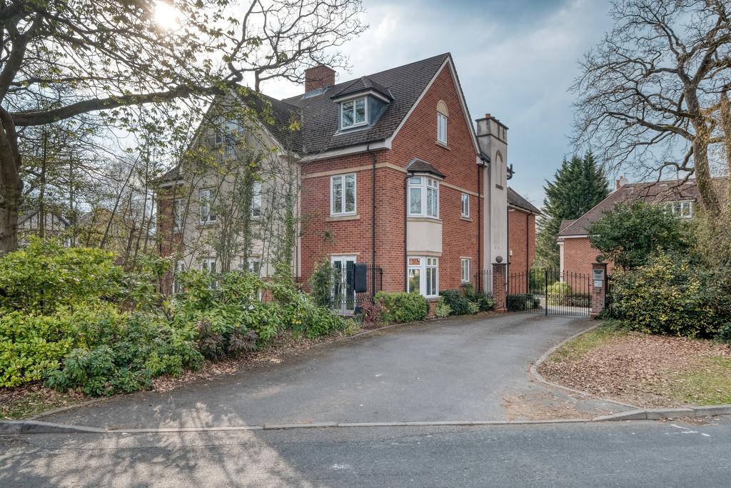 Danford Court, 1 Westwood Grove, Solihull, B91 1QS 2 bed penthouse £