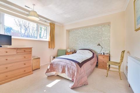 22 Birch Way, Chesham, HP5 3JL