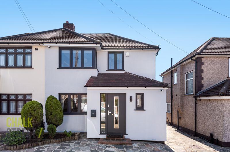 Warren Drive, Hornchurch, RM12 3 bed semidetached house £550,000