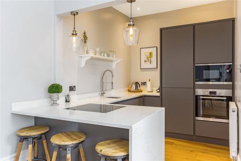 First Floor Flat, 17 Victoria Square, Bristol, BS8 4ES