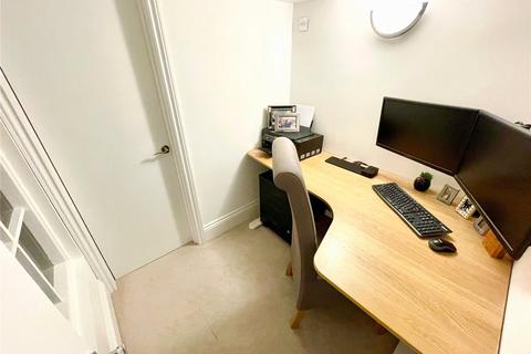 First Floor Flat, 17 Victoria Square, Bristol, BS8 4ES