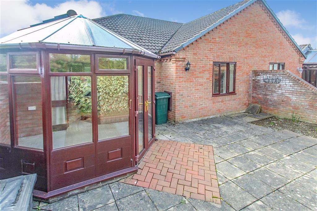 Meadowbrook Court, Gobowen 1 bed semidetached bungalow for sale £60,000