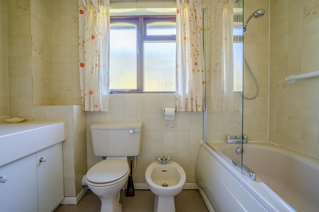 6 Moorend Glade rm-13.jpg