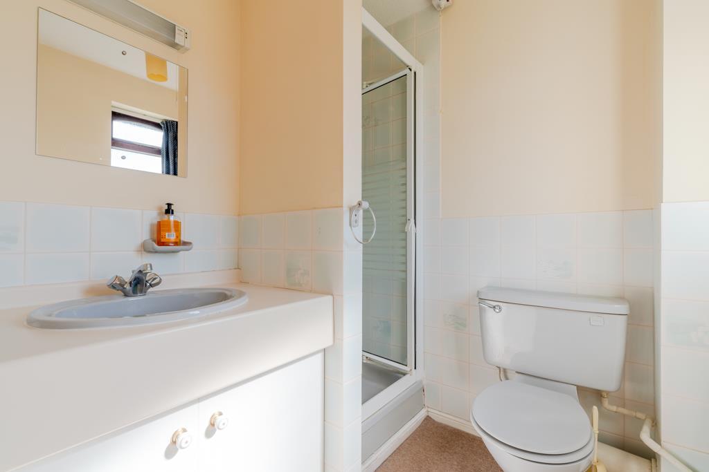 6 Moorend Glade rm-14.jpg