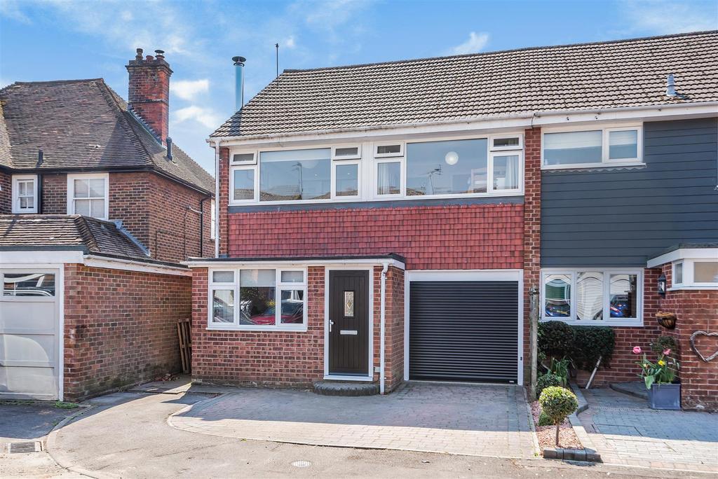 Sussex Gardens, Petersfield 3 bed semidetached house £465,000