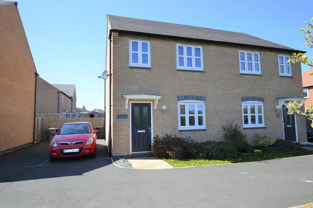 Haydock Avenue, Barleythorpe, Oakham 3 bed semidetached house £825