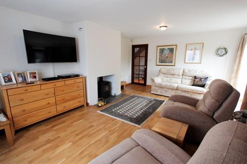 2 Corby Road, Swayfield, Grantham, NG33 4LQ