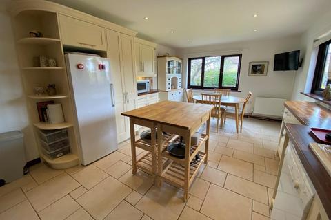2 Corby Road, Swayfield, Grantham, NG33 4LQ
