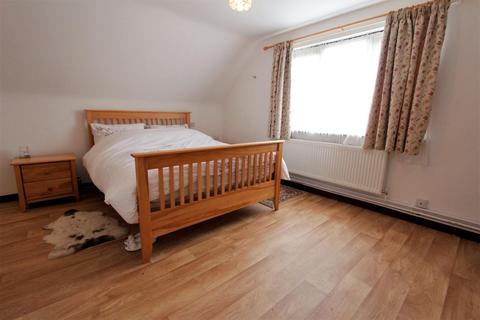 2 Corby Road, Swayfield, Grantham, NG33 4LQ