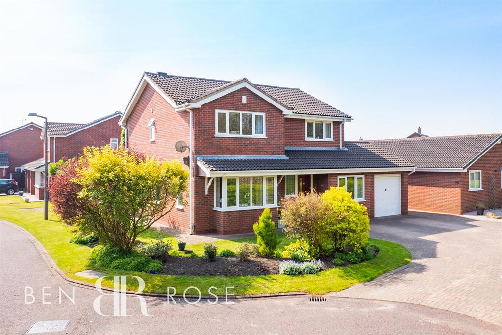 Fossdale Moss, Leyland 4 bed detached house £350,000