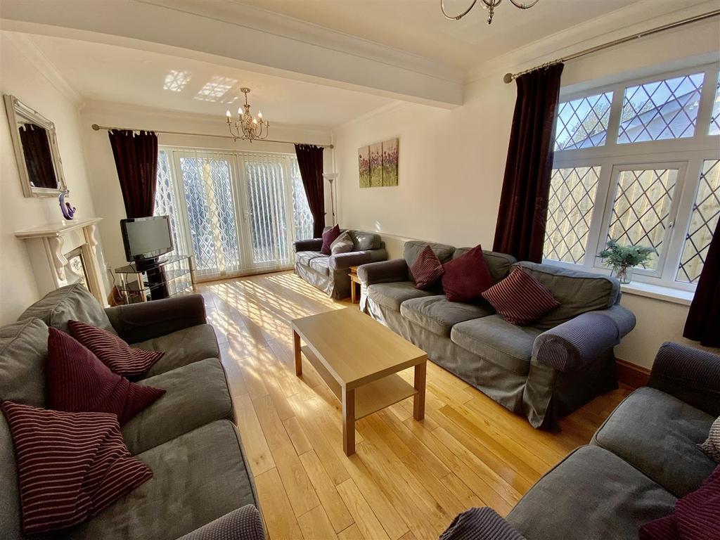Maidens Grove, Llandybie, Ammanford 6 bed detached bungalow £399,995