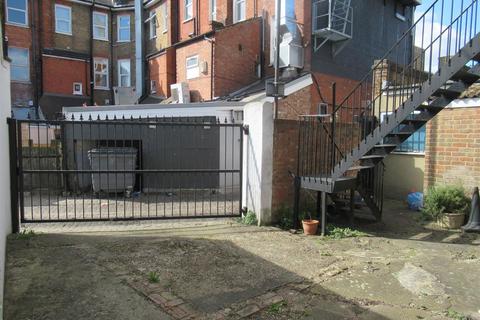 Office to rent - Merton Road, London