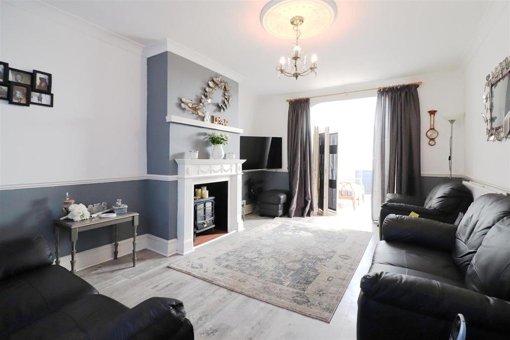 Maple Road, Dartford 3 bed end of terrace house £375,000