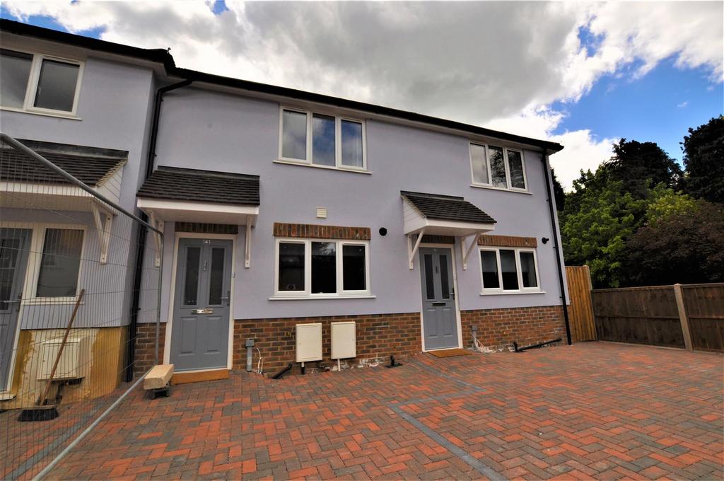 Kings Road, London Colney 2 bed terraced house to rent £1,450 pcm (£335 pw)