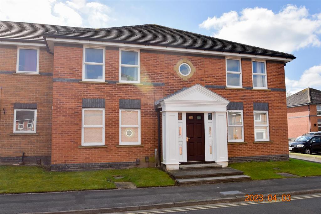 Nicholas Gardens, York 2 bed flat £850 pcm (£196 pw)