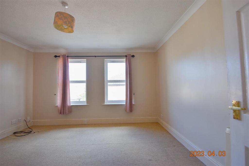 Nicholas Gardens, York 2 bed flat £850 pcm (£196 pw)