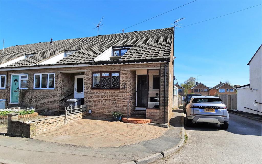 South Street, Stanstead Abbotts 2 bed end of terrace house £400,000