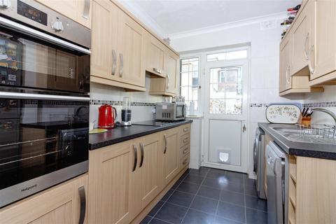 36 Boundary Road, Worthing, BN11 4LN
