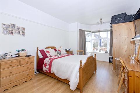 36 Boundary Road, Worthing, BN11 4LN