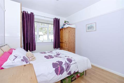 36 Boundary Road, Worthing, BN11 4LN