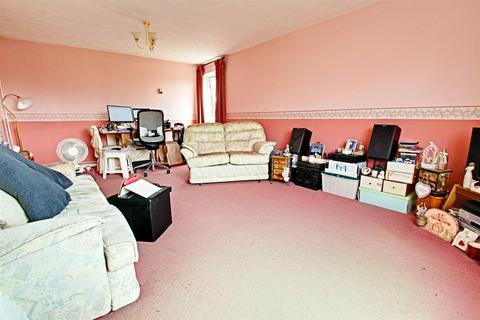23 Beech Drive, Berkhamsted, HP4 2HG