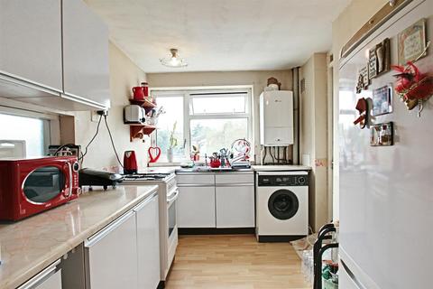 23 Beech Drive, Berkhamsted, HP4 2HG