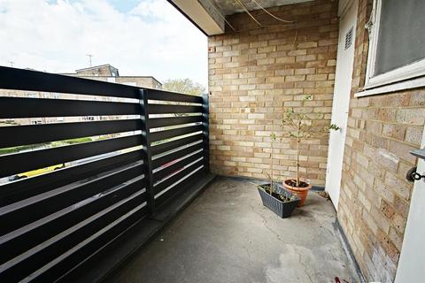 23 Beech Drive, Berkhamsted, HP4 2HG