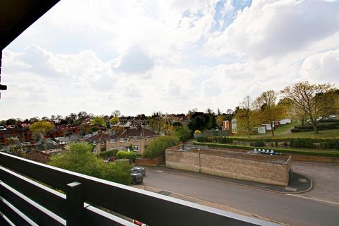 23 Beech Drive, Berkhamsted, HP4 2HG