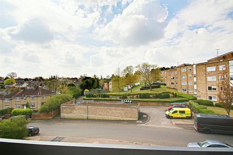 23 Beech Drive, Berkhamsted, HP4 2HG