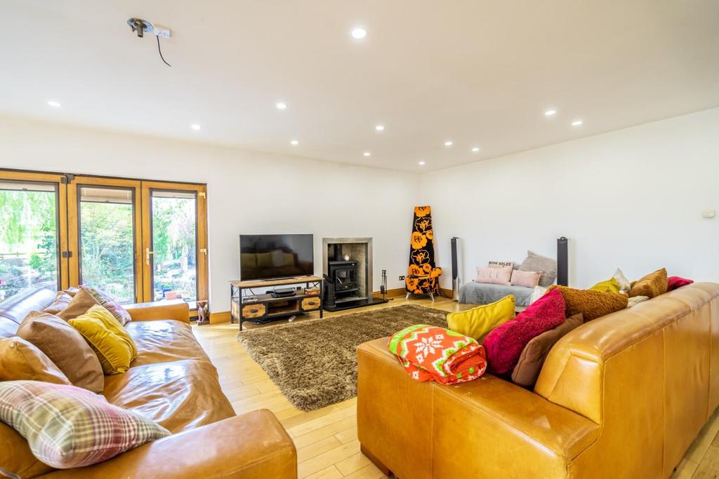Drome Road, Copmanthorpe, York 5 bed detached house £875,000