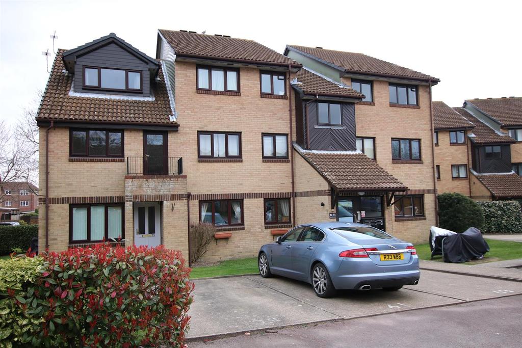 Manor Fields, Horsham 2 bed flat £185,000