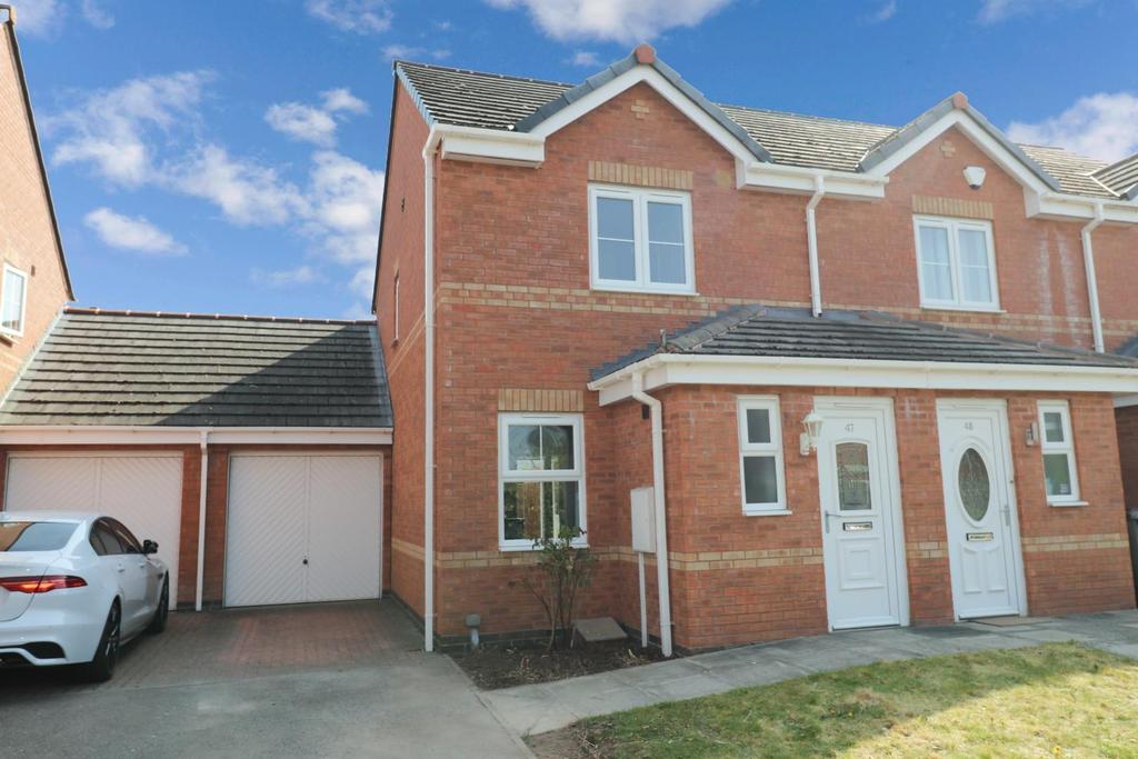 Upton Drive, Nuneaton 2 bed end of terrace house £168,000