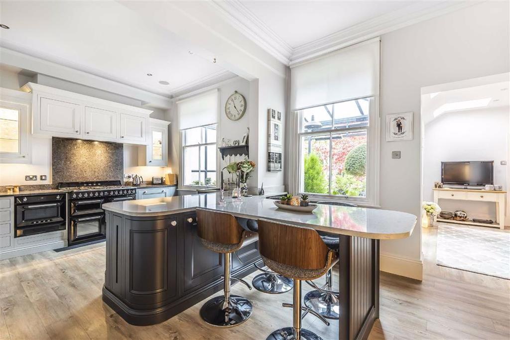 Royal Crescent, Harrogate, North Yorkshire 4 bed townhouse £900,000