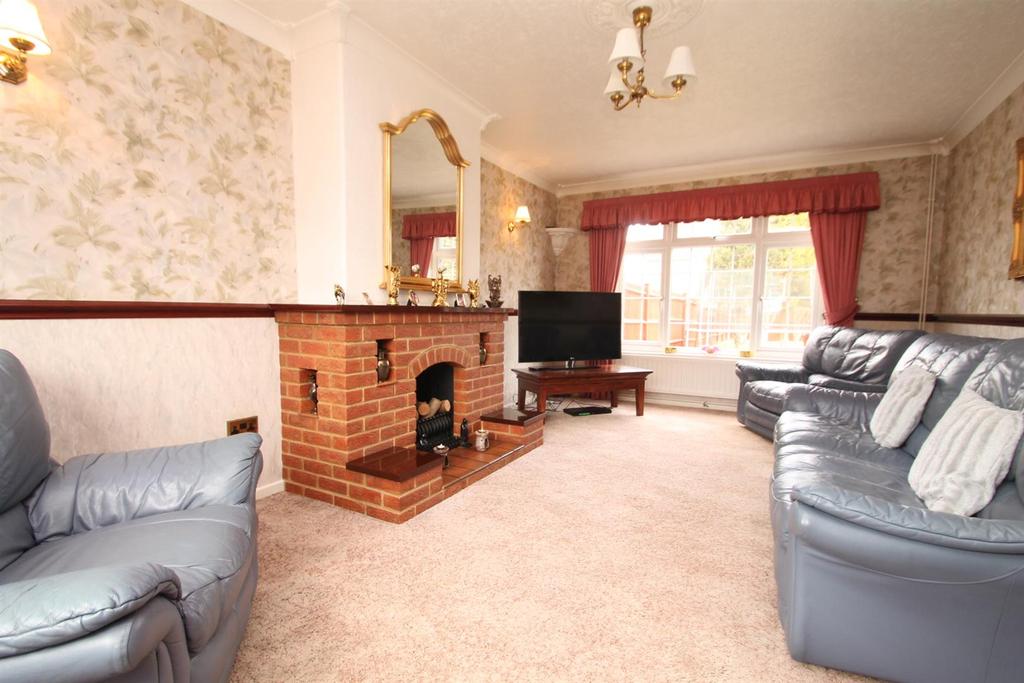 Queen Elizabeth Square, Maidstone 4 bed semidetached house £450,000