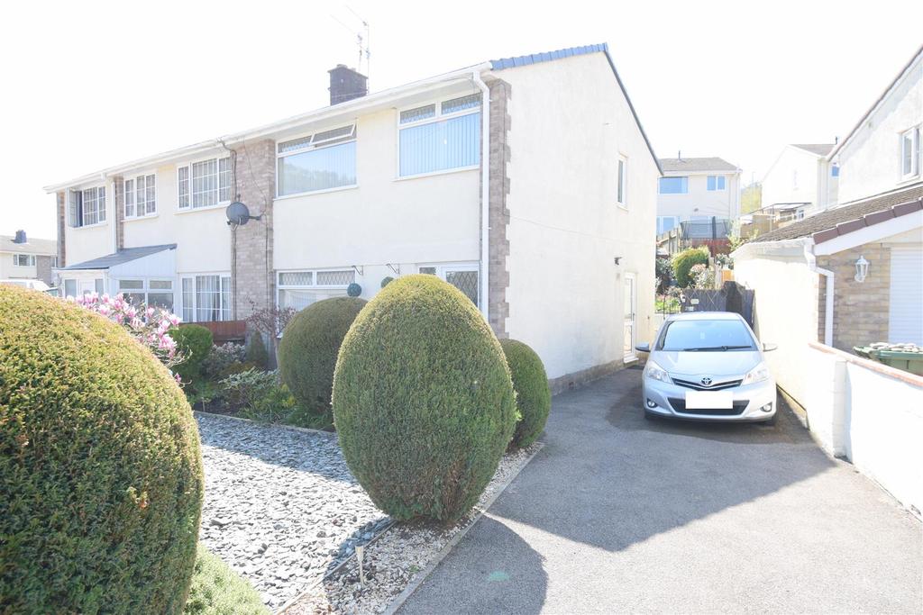 Garden Close, Llanbradach, Caerphilly 3 bed semidetached house £185,000