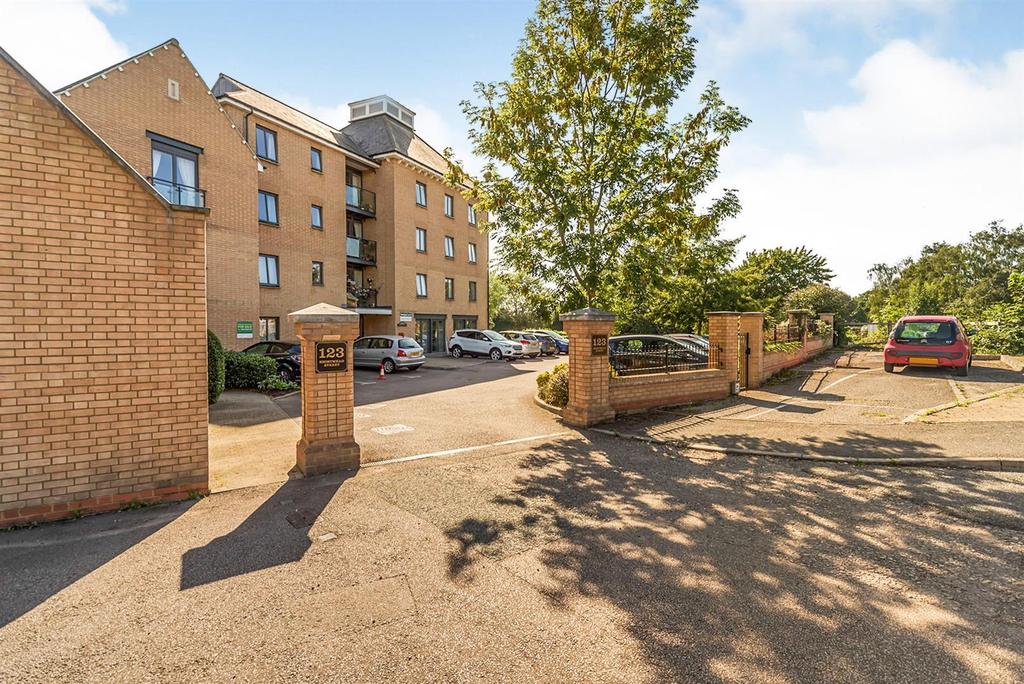 Shortmead Street, Biggleswade 2 bed apartment £225,000