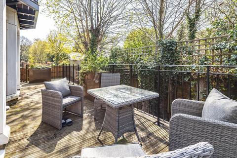 Flat 1, Cheltonian Place Portsmouth Road, Esher, KT10 9AA