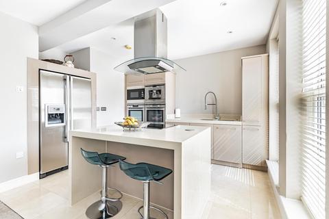 Flat 1, Cheltonian Place Portsmouth Road, Esher, KT10 9AA