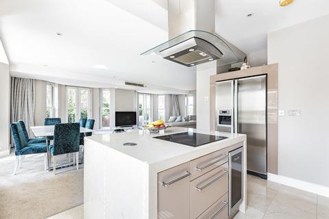Flat 1, Cheltonian Place Portsmouth Road, Esher, KT10 9AA