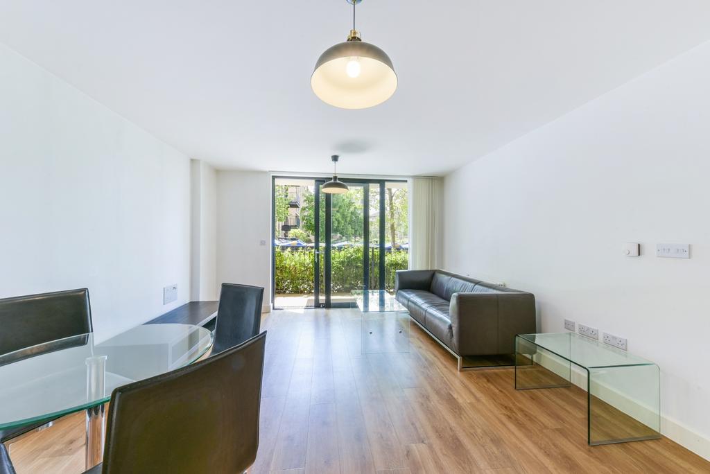 Fairmont House, Maple Quays, Canada... 1 bed apartment £1,408 pcm (£325 pw)