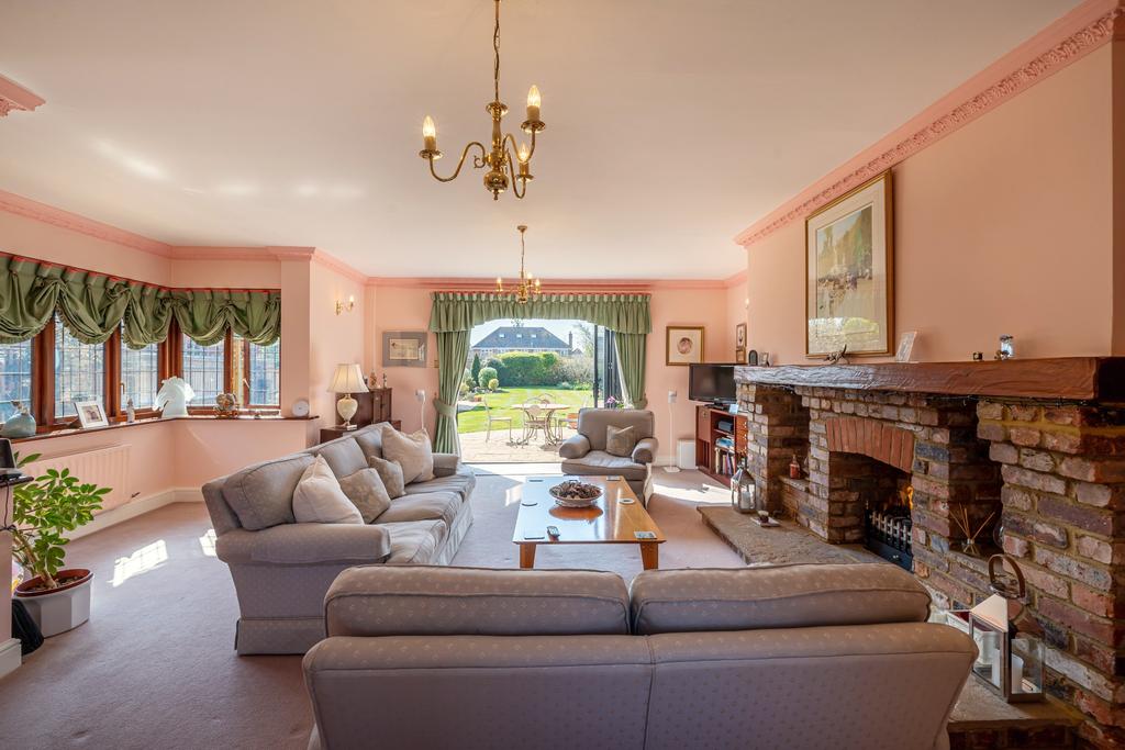 Sandisplatt Road, Maidenhead 5 bed detached house £1,575,000